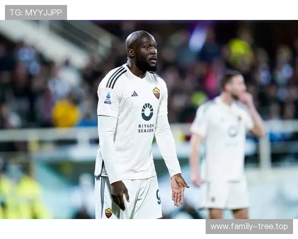 卢卡库归队后再现伤情隐忧